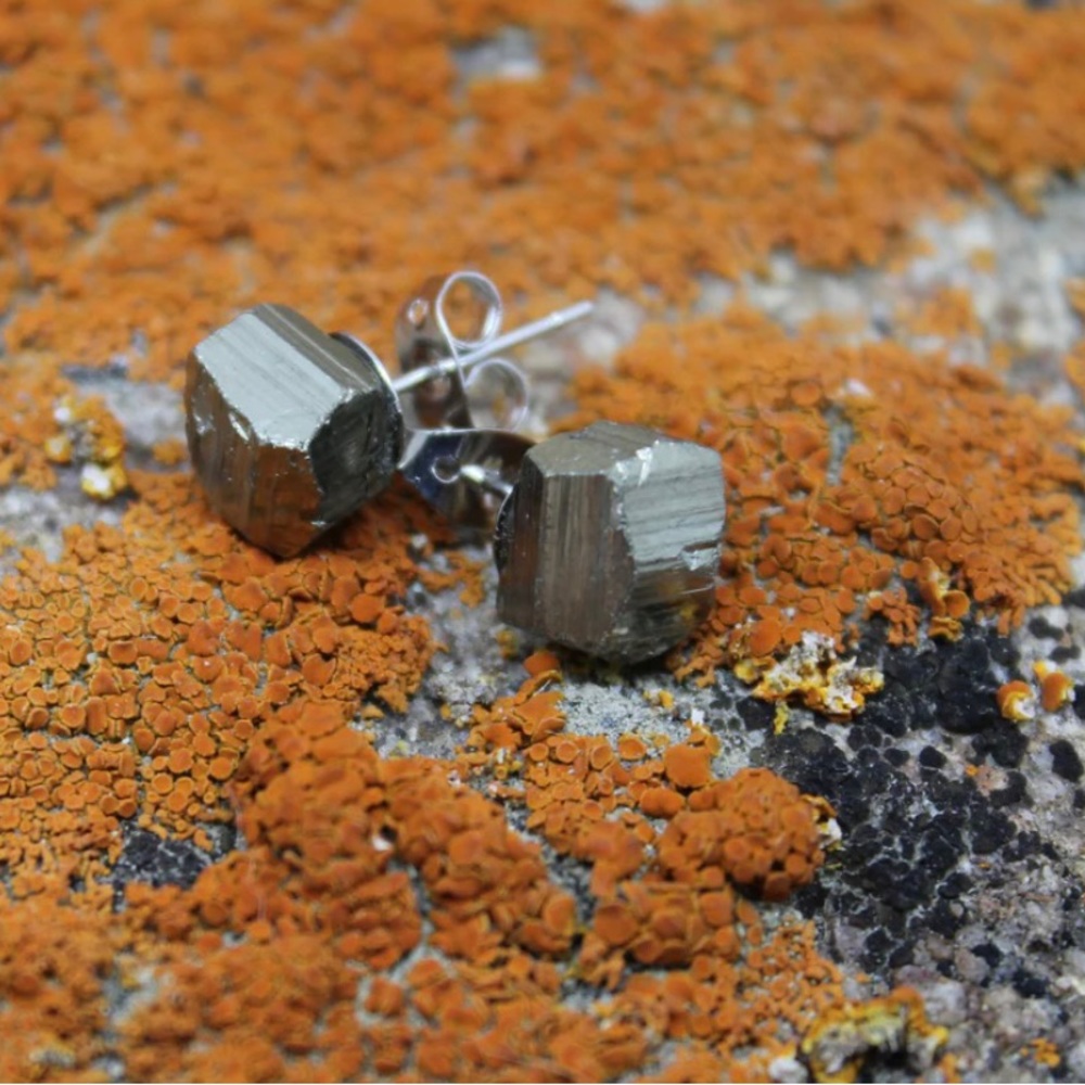 🆕 New Raw Pyrite Crystal Stud Gemstone Earrings